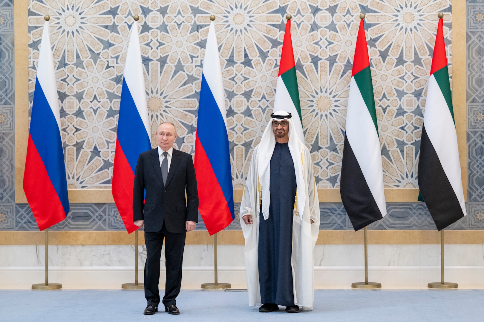 رئيس الإمارات وبوتين: تأكيد على الشراكة الاستراتيجية والسعي للسلام في غزة وفقاً لـحل الدولتين